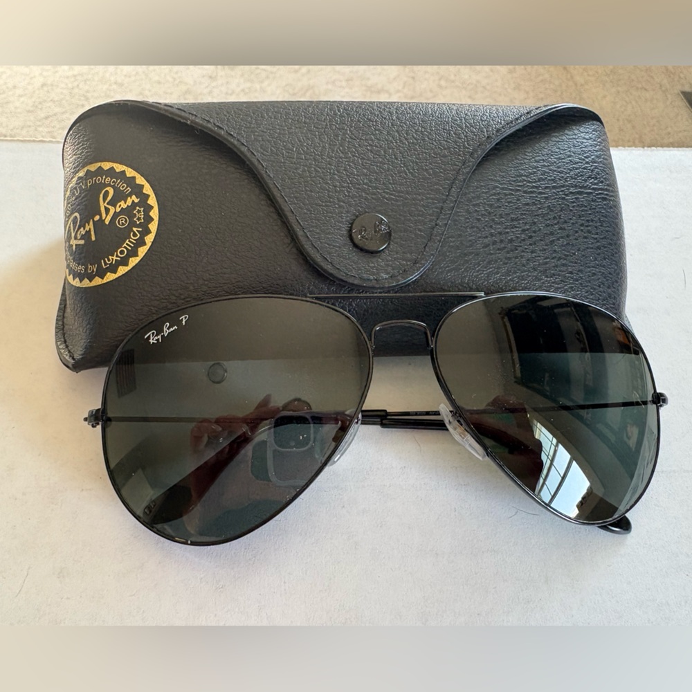 Ray-Ban Black Aviator Sunglasses with Case